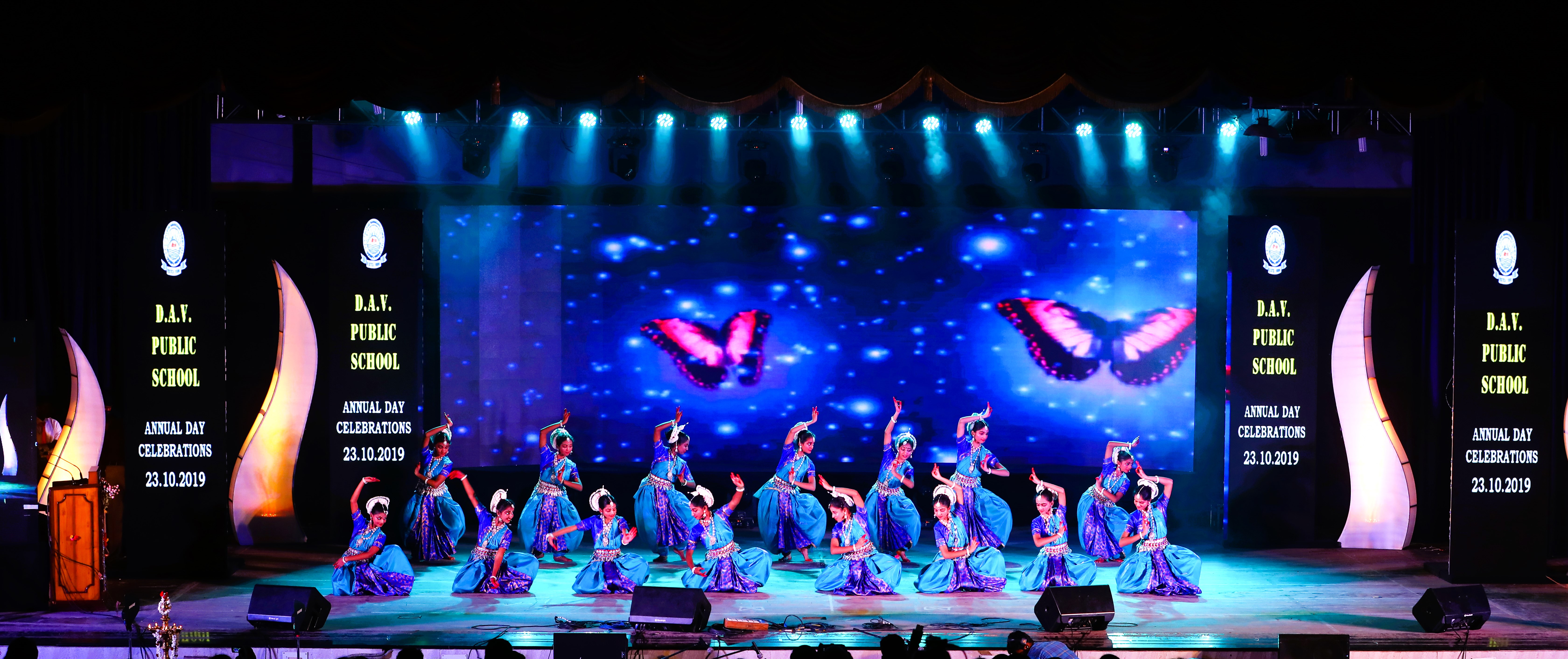 Grand Ensemble Stage Choreography